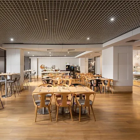 布加勒斯特乌尼里美居酒店 酒店