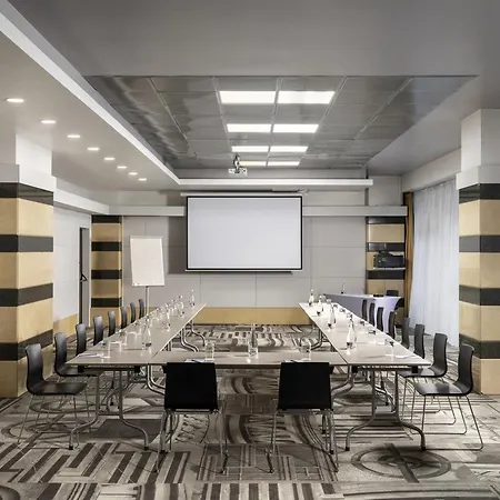 布加勒斯特乌尼里美居酒店 酒店 4*